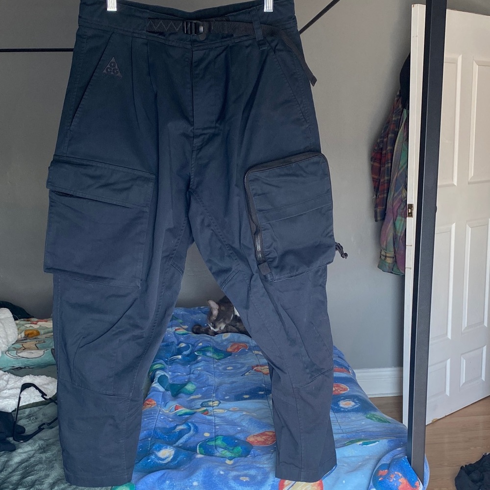Nike ACG Men's Black Tactical Cargo Pants - Picture 3 of 5